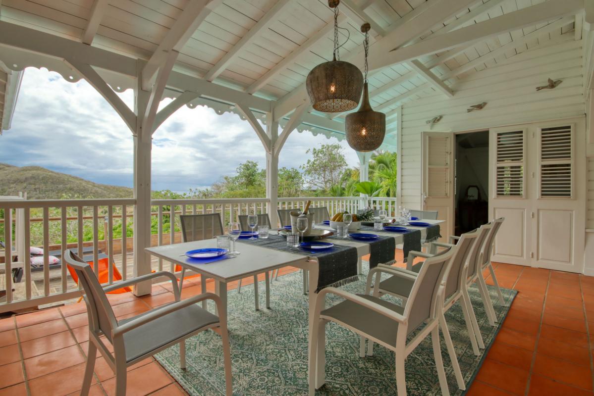 terrasse salle à manger Villa 12 personnes Trois Ilets piscine